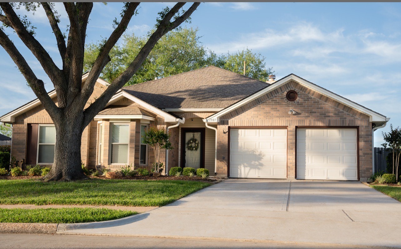 1901 Valero Street Friendswood TX 77546