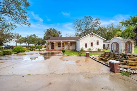 218 School Road Boling TX 77420