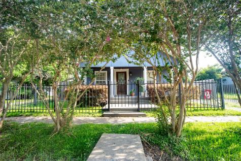 1035 W 7th 1/2 Street Houston TX 77007