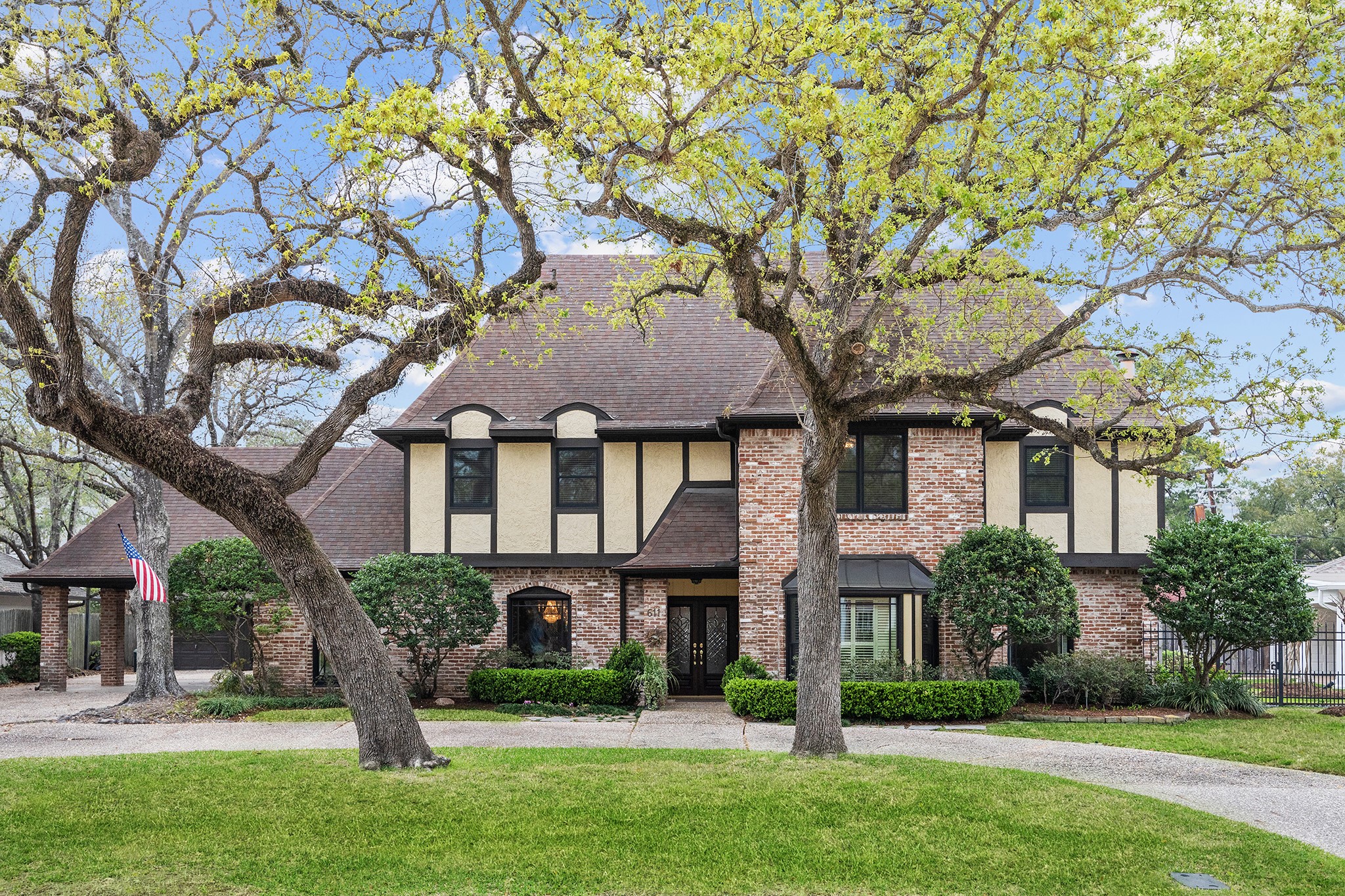 611 Stoneleigh Drive Houston TX 77079