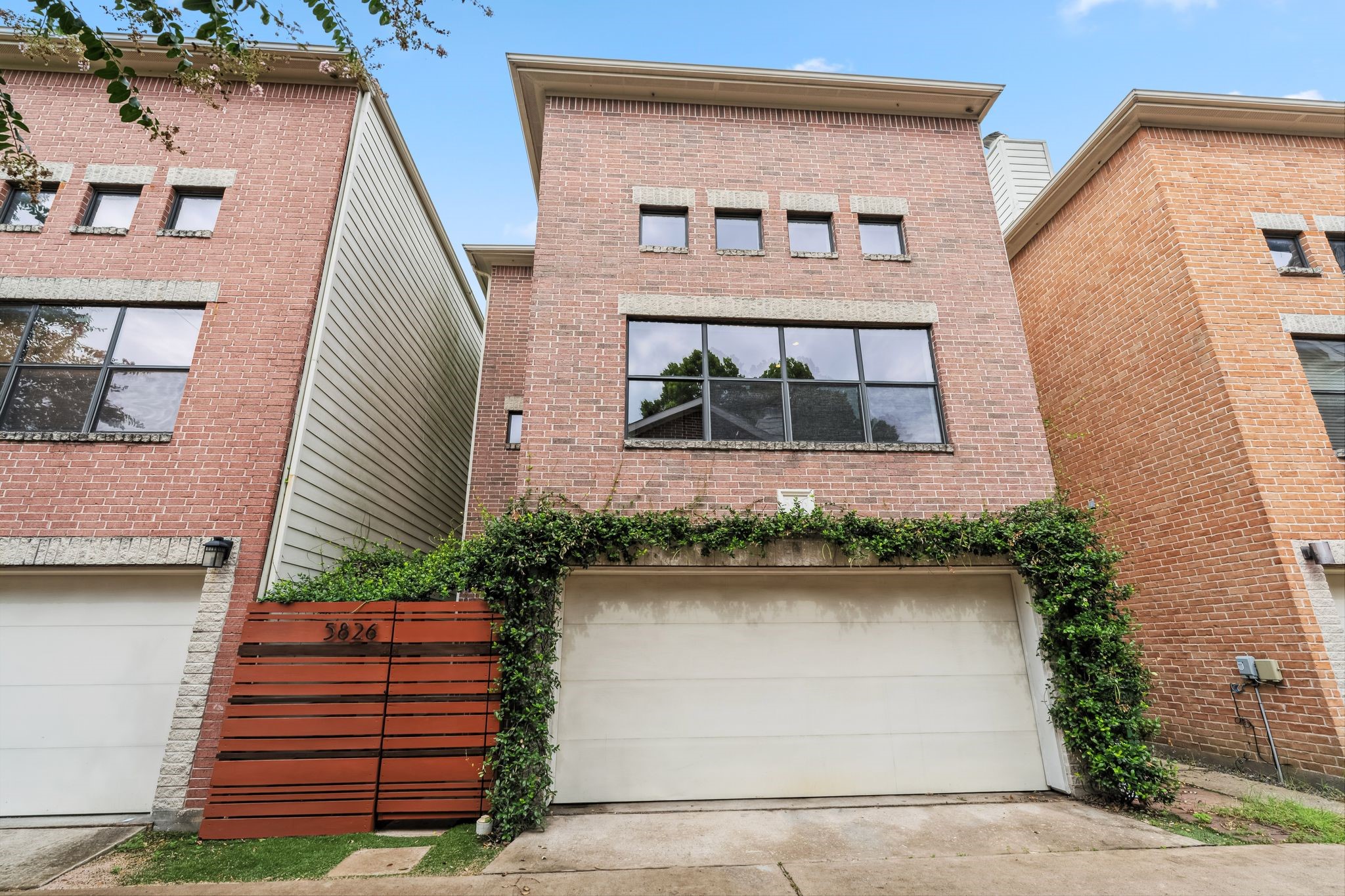 5826 Larkin Street Houston TX 77007