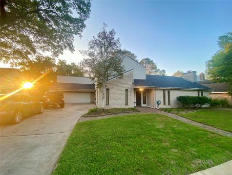 2216 Green Tee Drive Pearland TX 77581