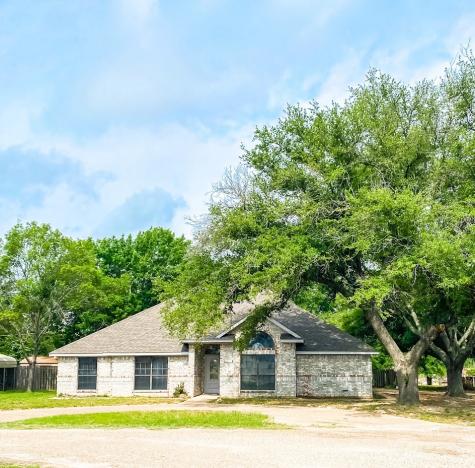 1040 Live Oak Circle Teague TX 75860
