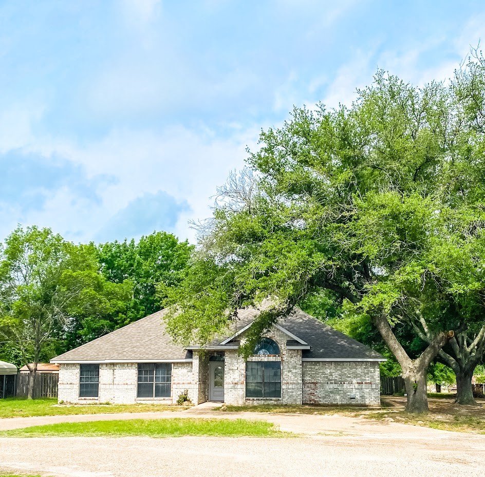 1040 Live Oak Circle Teague TX 75860