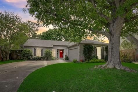 210 Woodcombe Drive Houston TX 77062