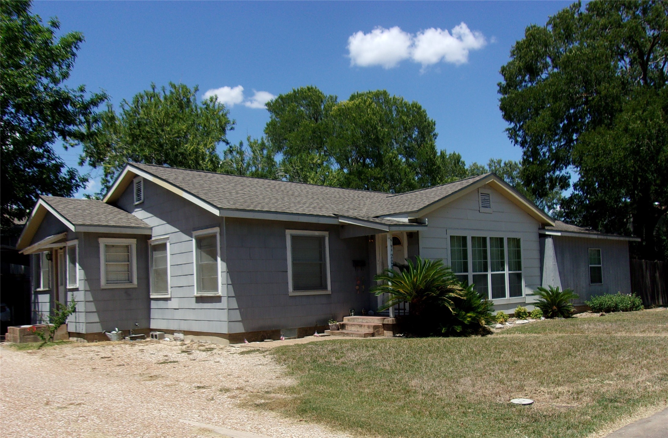 205 Paulus Street Schulenburg TX 78956