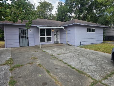 5703 Belneath Street Houston TX 77033