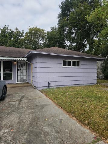 5703 Belneath Street Houston TX 77033