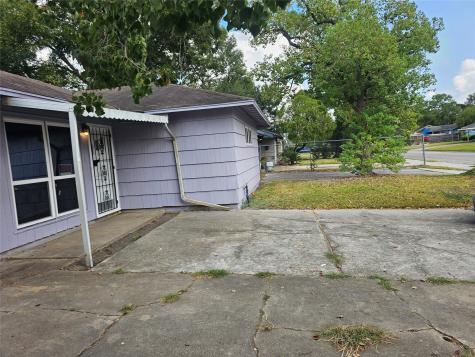 5703 Belneath Street Houston TX 77033