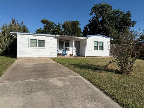 1011 S 3rd Street La Porte TX 77571