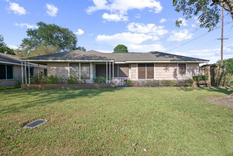 4400 Boyd Avenue Groves TX 77619