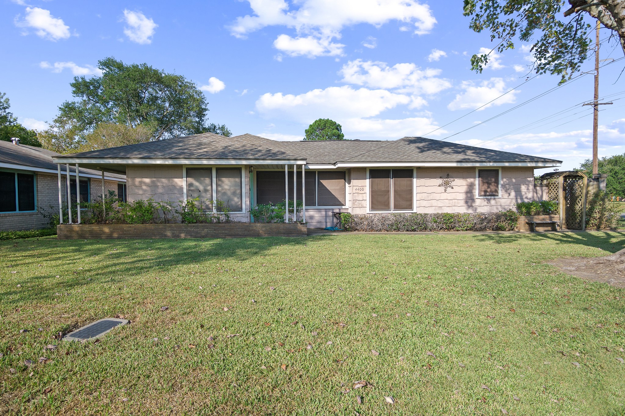 4400 Boyd Avenue Groves TX 77619