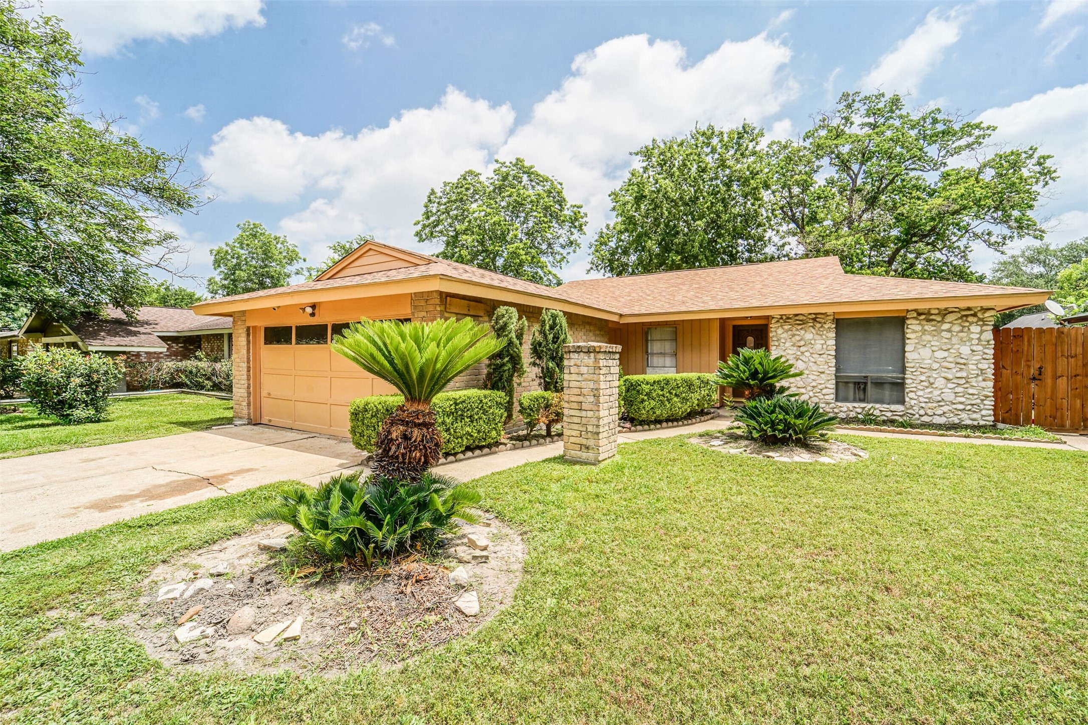 7822 Whispering Wood Lane Houston TX 77086