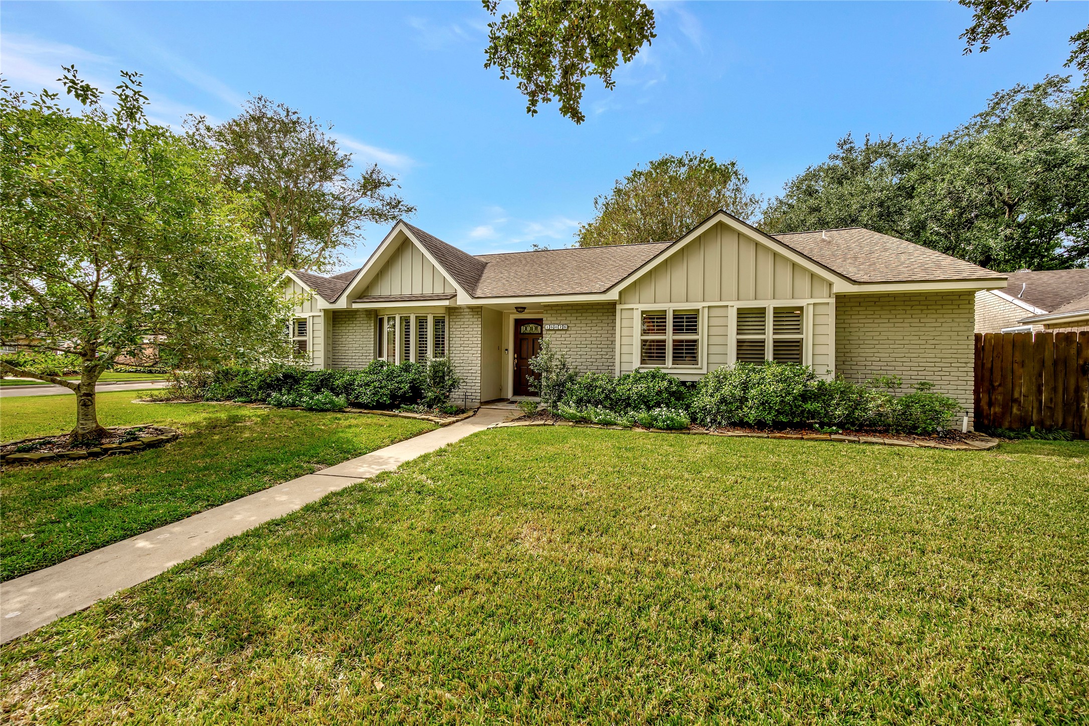 16026 Diana Lane Houston TX 77062