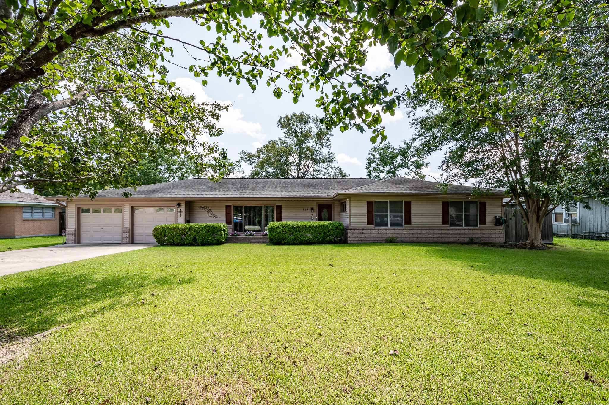 515 N Magnolia Street Highlands TX 77562