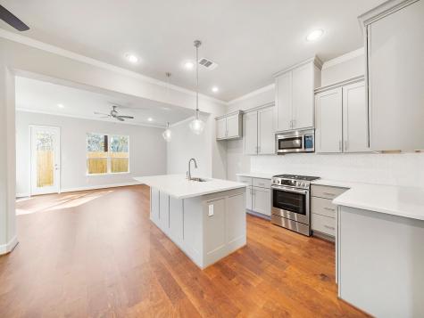 819 W 20th Street Houston TX 77008