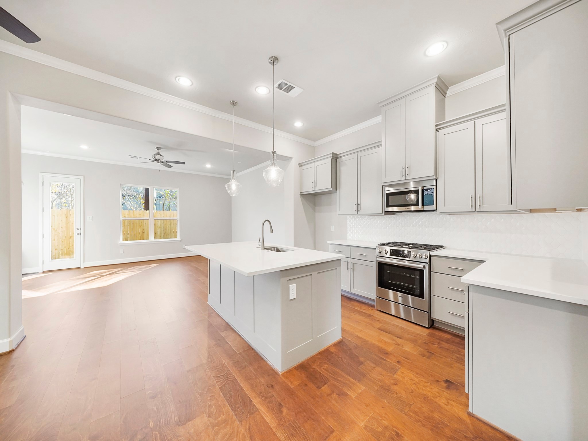 819 W 20th Street Houston TX 77008
