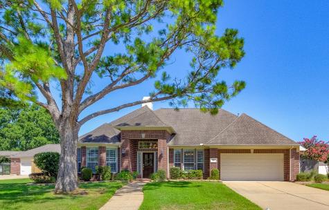 813 Mockingbird Lane Friendswood TX 77546
