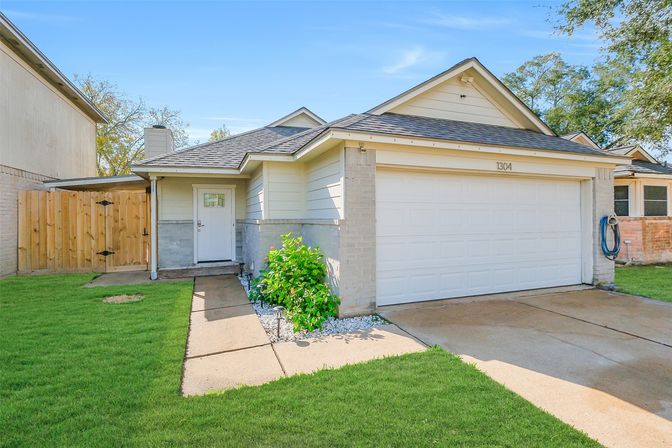 1304 Chelsea Lane Pearland TX 77581