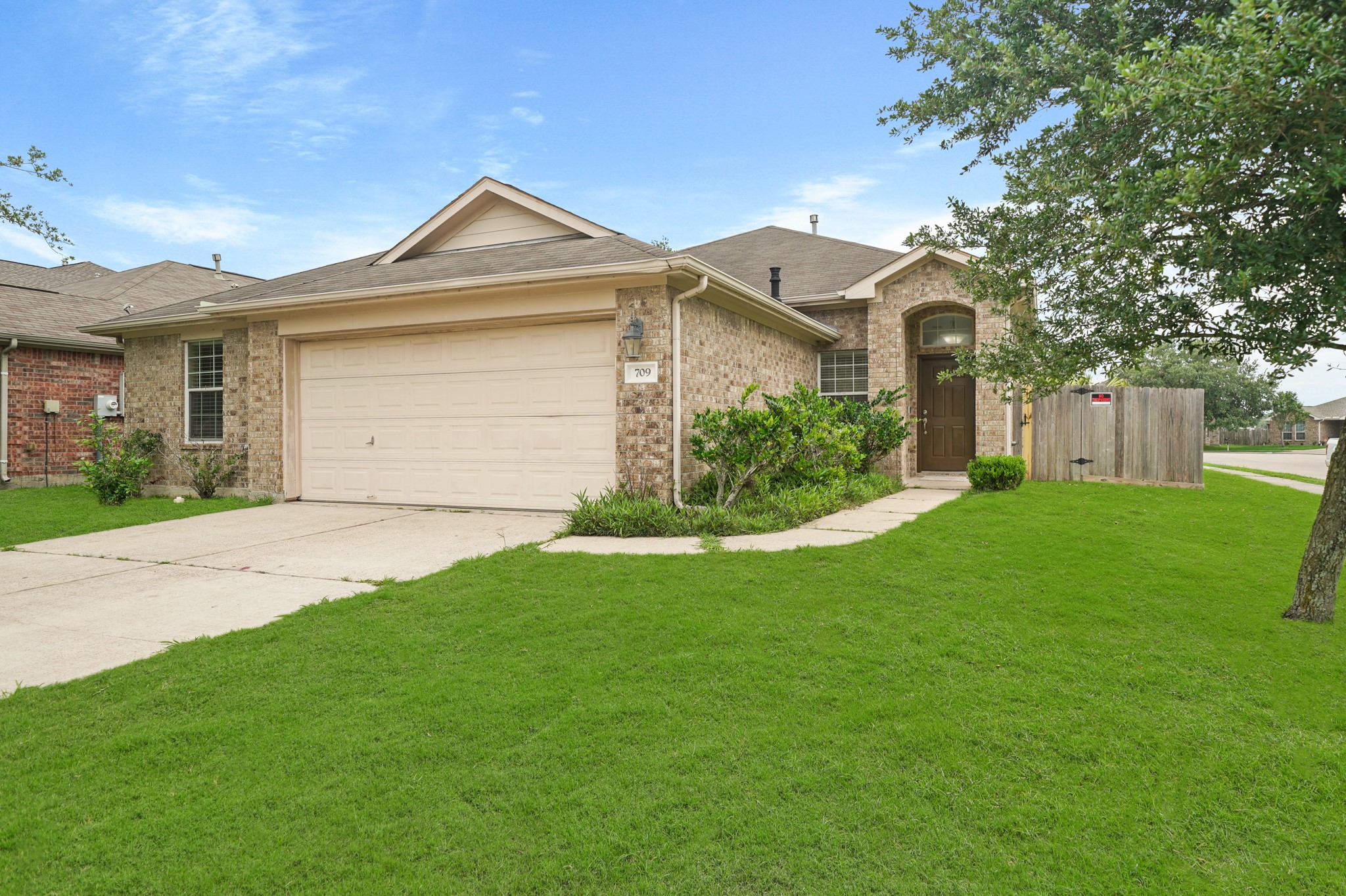 709 Elizabeth Street Alvin TX 77511