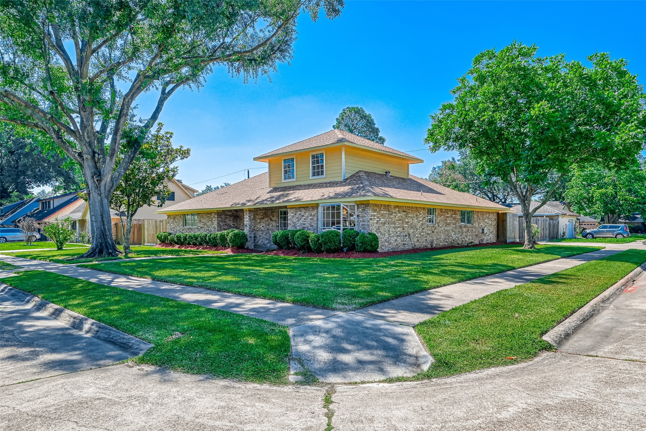2002 N Memorial Court Pasadena TX 77502