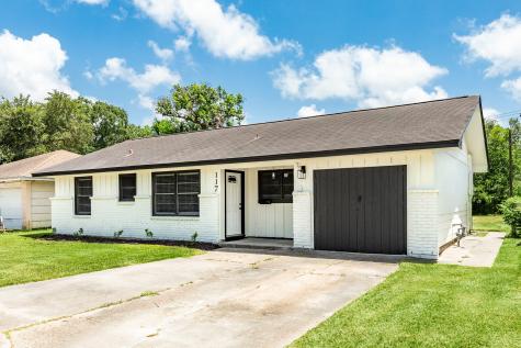 117 Pin Oak Street Lake Jackson TX 77566