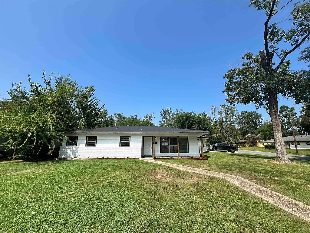 260 Canterbury Drive Beaumont TX 77707