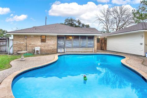 2325 Westpark Drive Alvin TX 77511