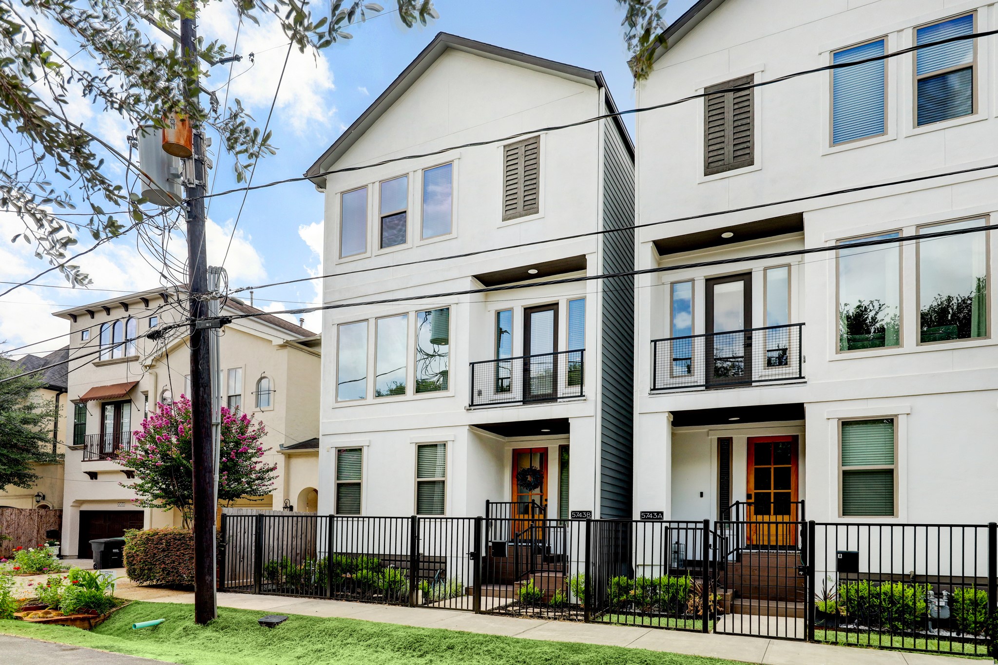 5743 Kiam Street B Houston TX 77007