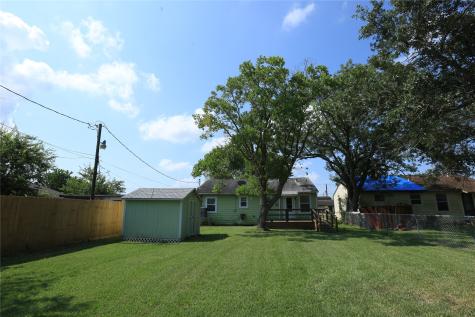 726 W 8th Street Freeport TX 77541