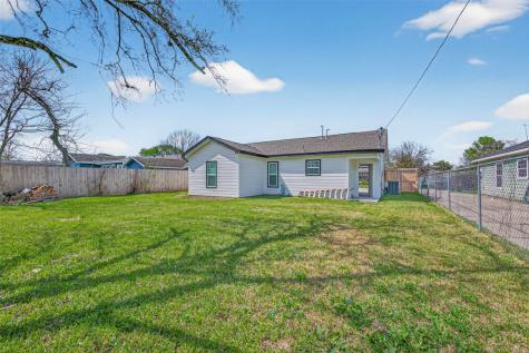 2202 Alabama Street Baytown TX 77520