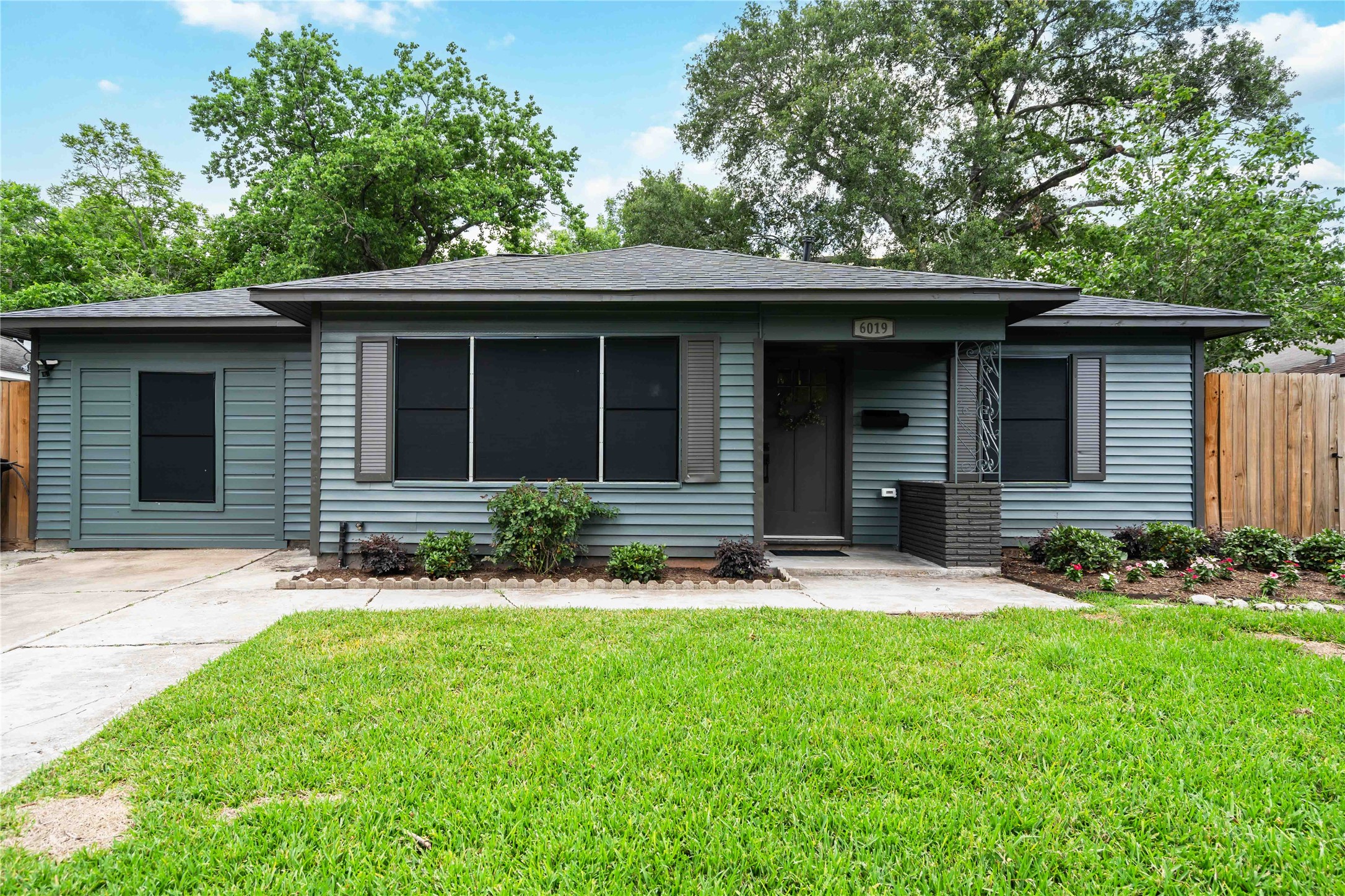 6019 Westover Street Houston TX 77033