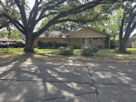 1742 Glenview Drive Alvin TX 77511