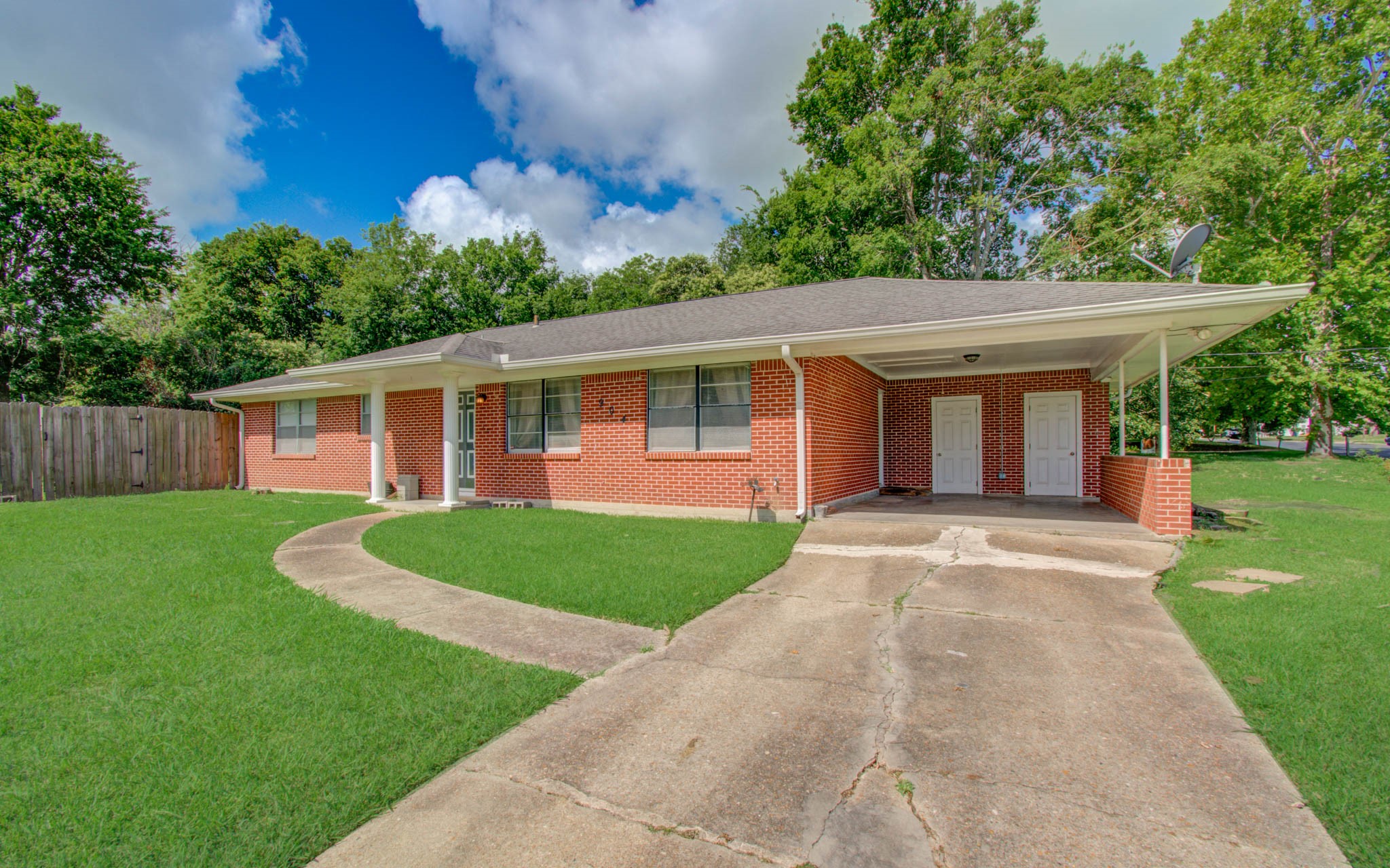 904 Oak Drive Huntsville TX 77320