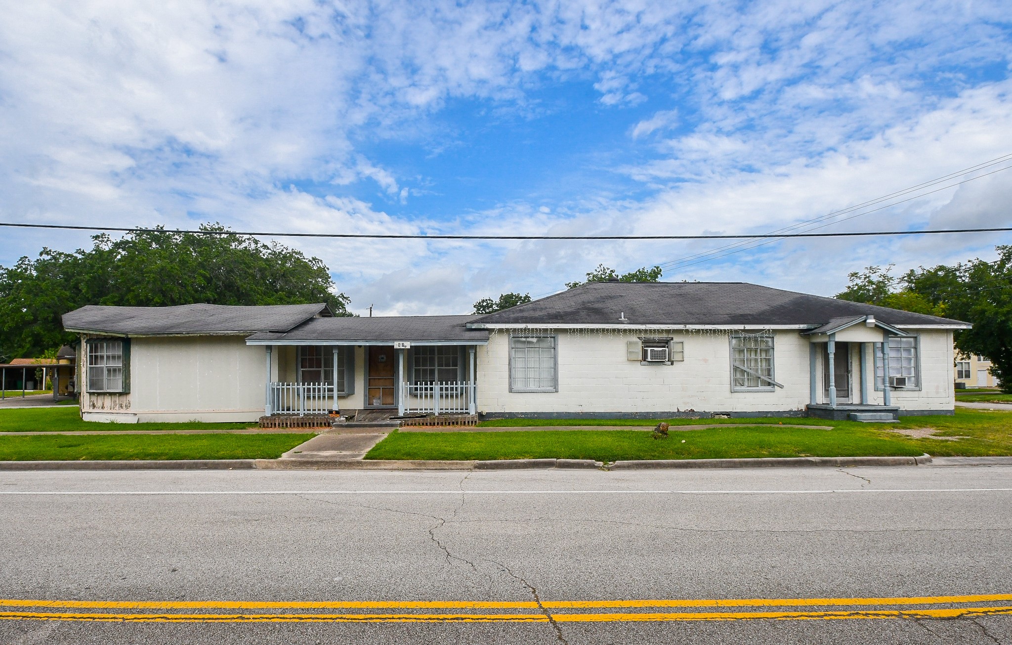909 N Commerce Street Baytown TX 77520