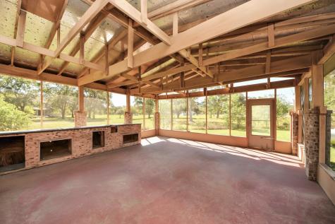 3607 S Main Street Anahuac TX 77514