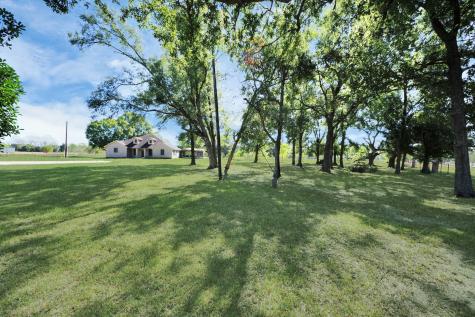 3607 S Main Street Anahuac TX 77514