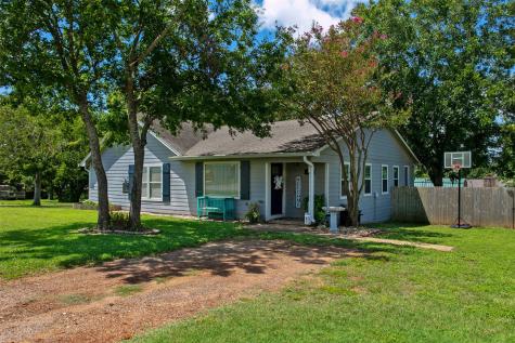 502 N Center Street Franklin TX 77856