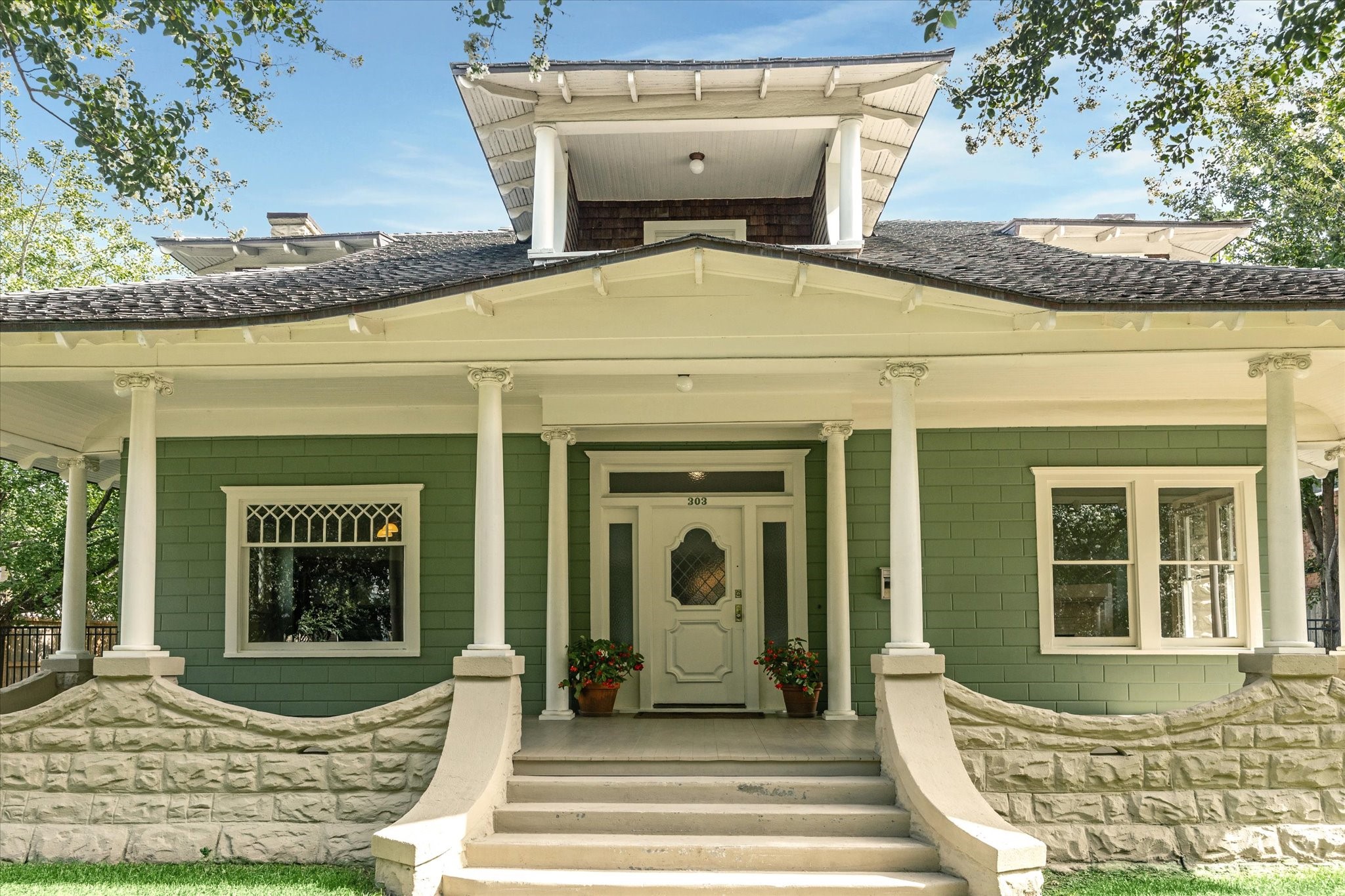 303 Hawthorne Street Houston TX 77006
