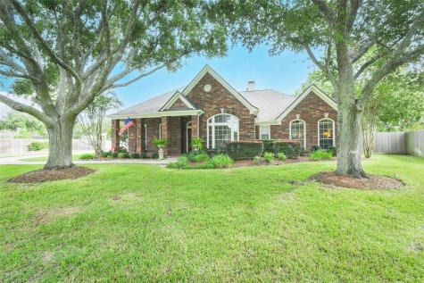 203 Trail Bend Lane Friendswood TX 77546