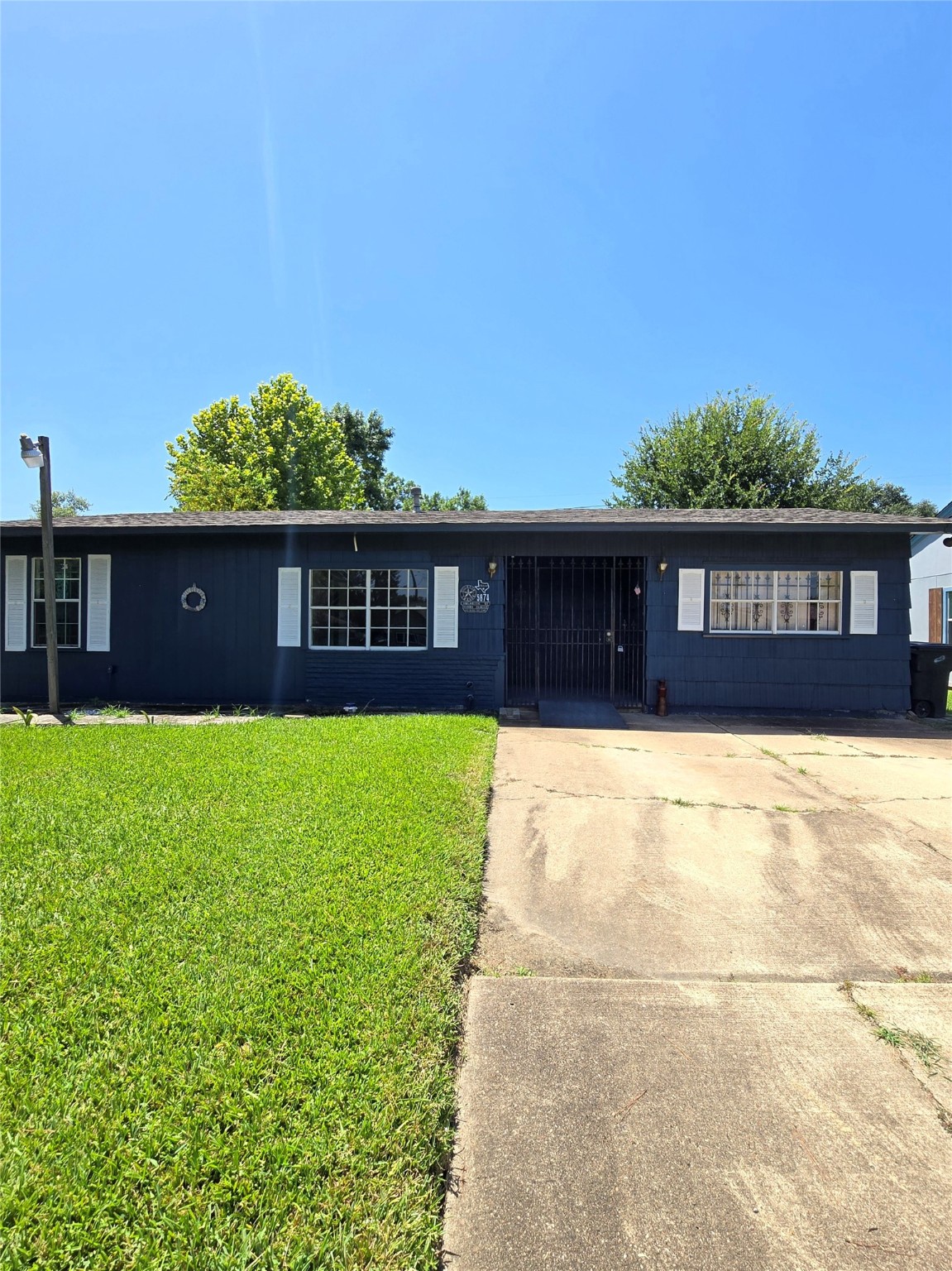 5874 Belneath Street Houston TX 77033