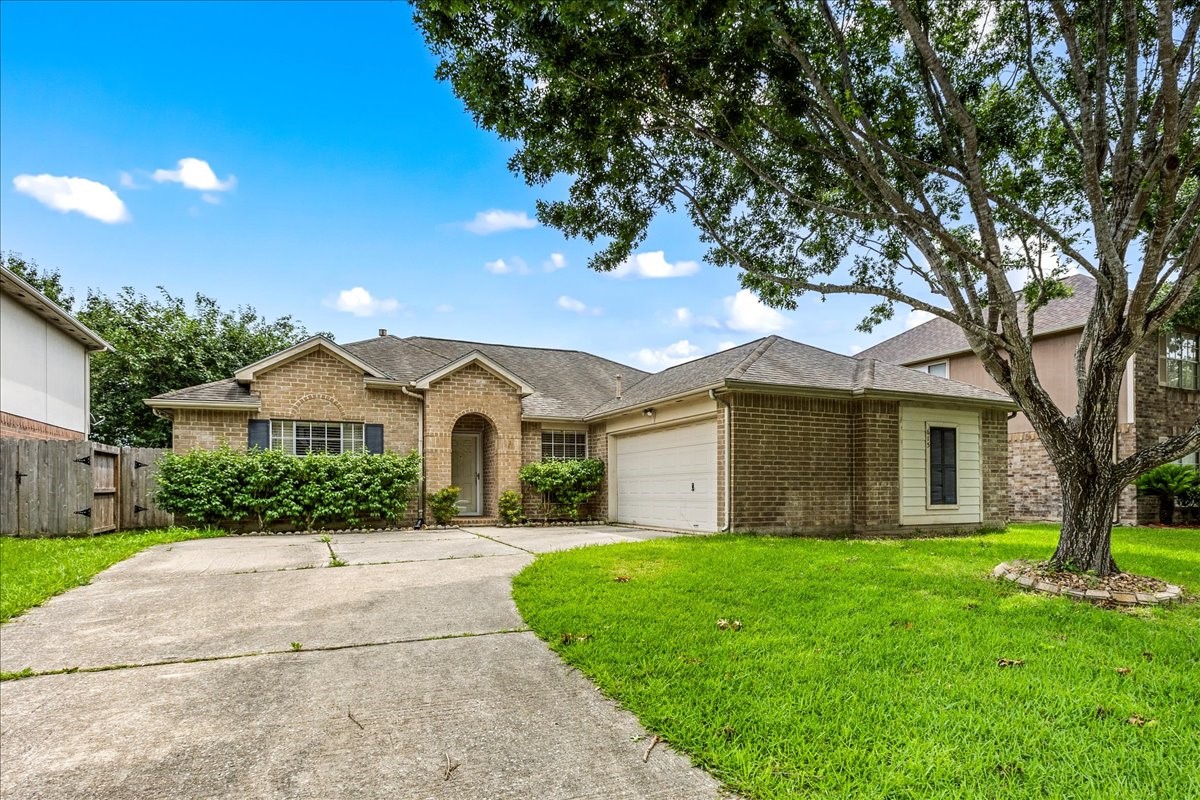 615 Oak Berry Drive Kemah TX 77565