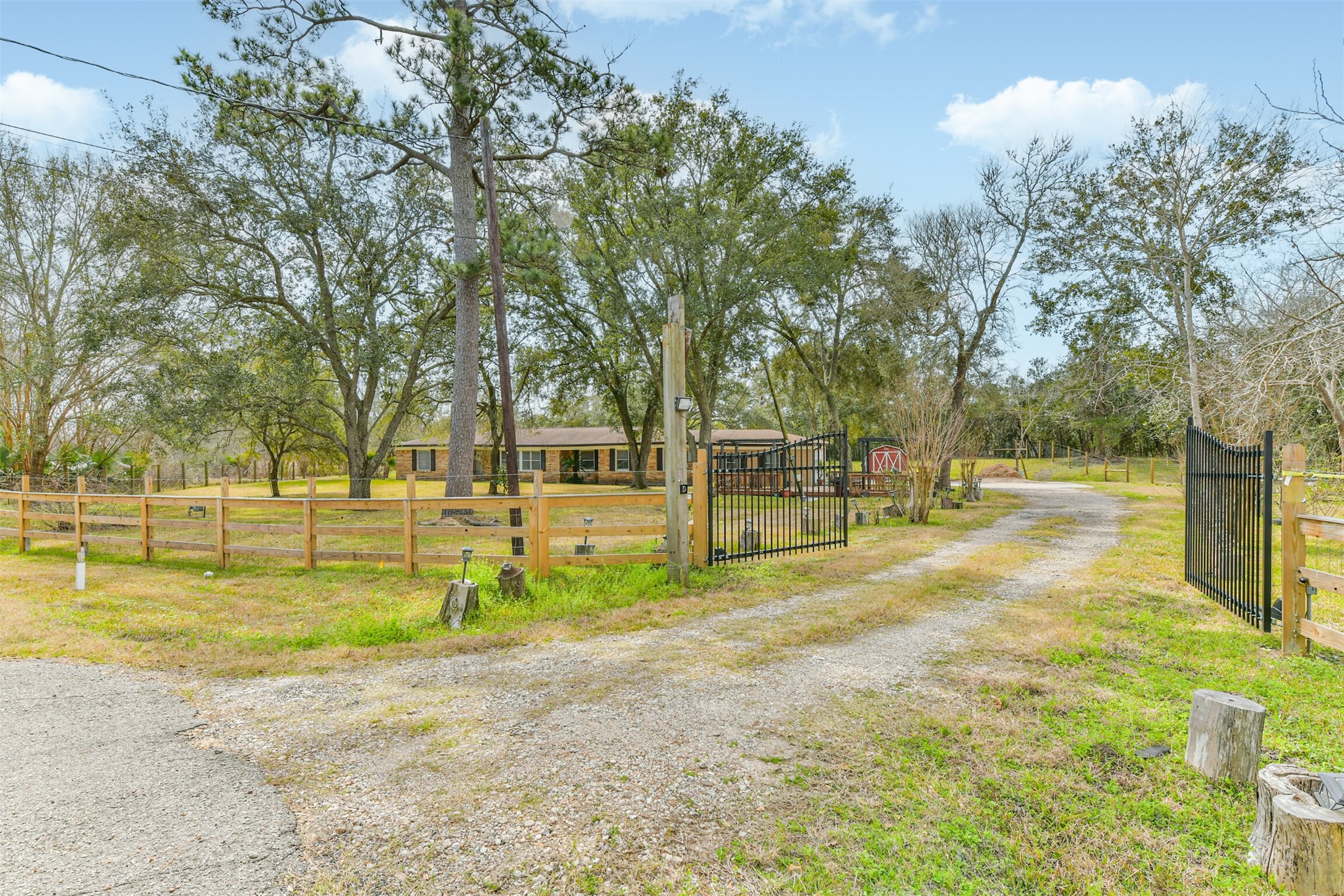 9101 Lazy Lane Hitchcock TX 77563