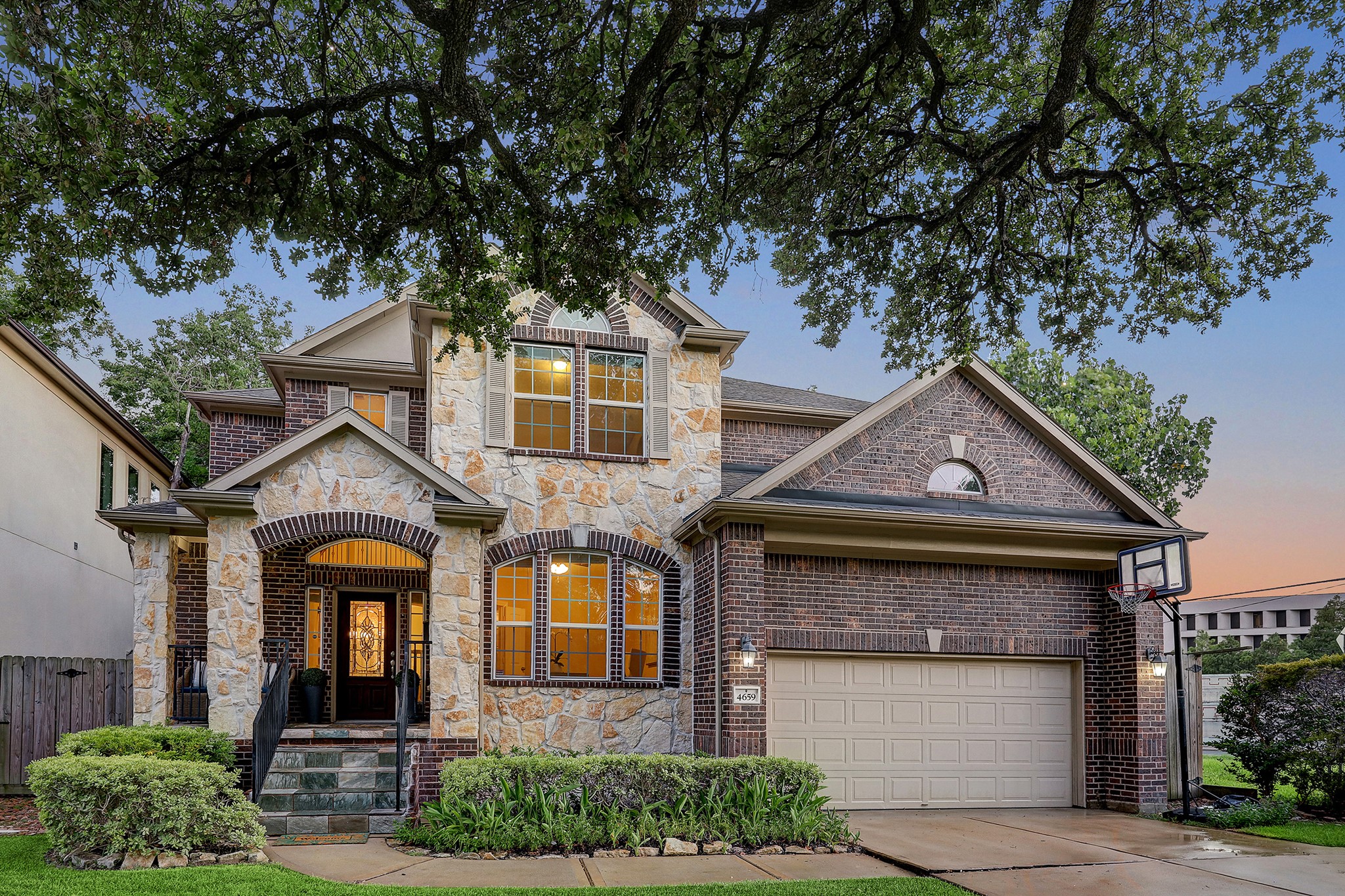 4659 Spruce Street Bellaire TX 77401