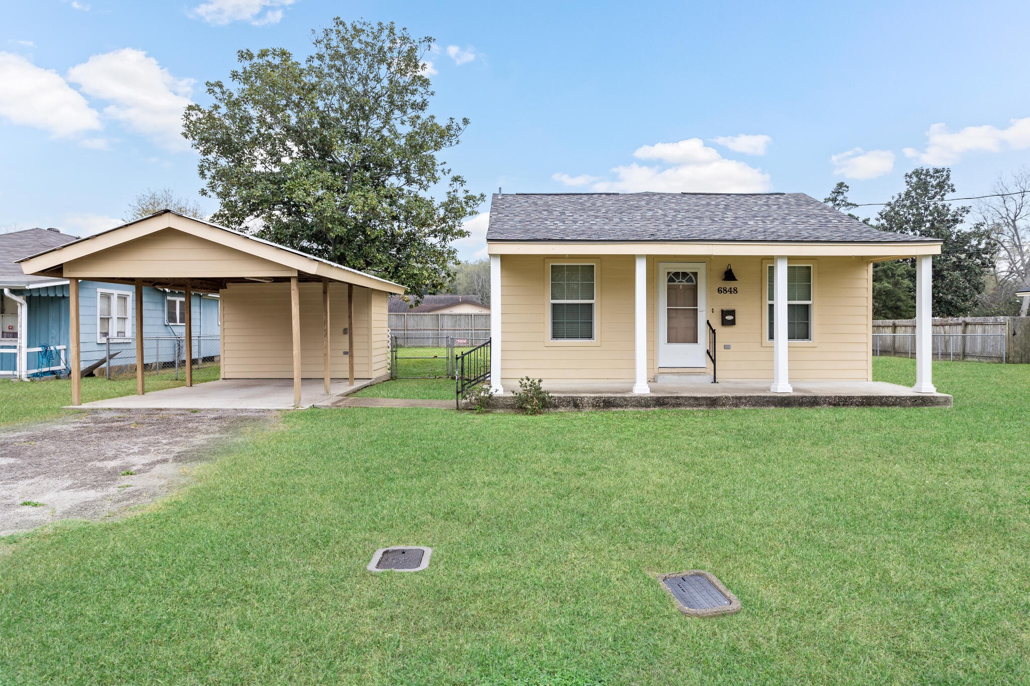 6848 Washington Street Groves TX 77619