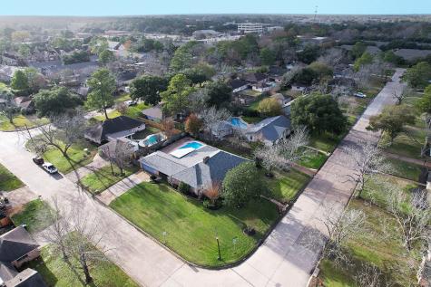 714 Quaker Drive Friendswood TX 77546