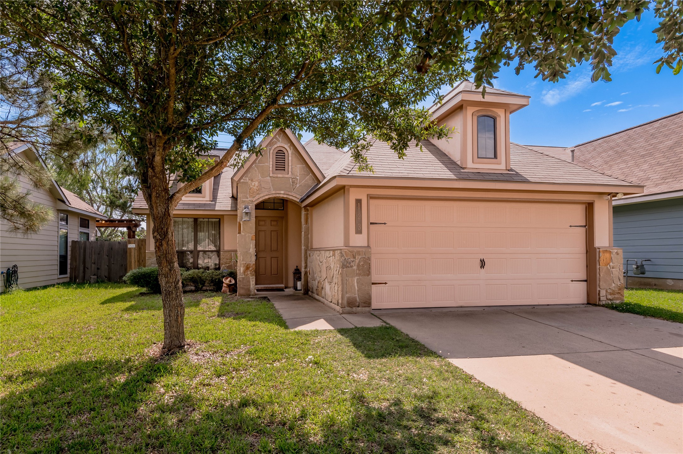 123 Briarwood Drive Huntsville TX 77320