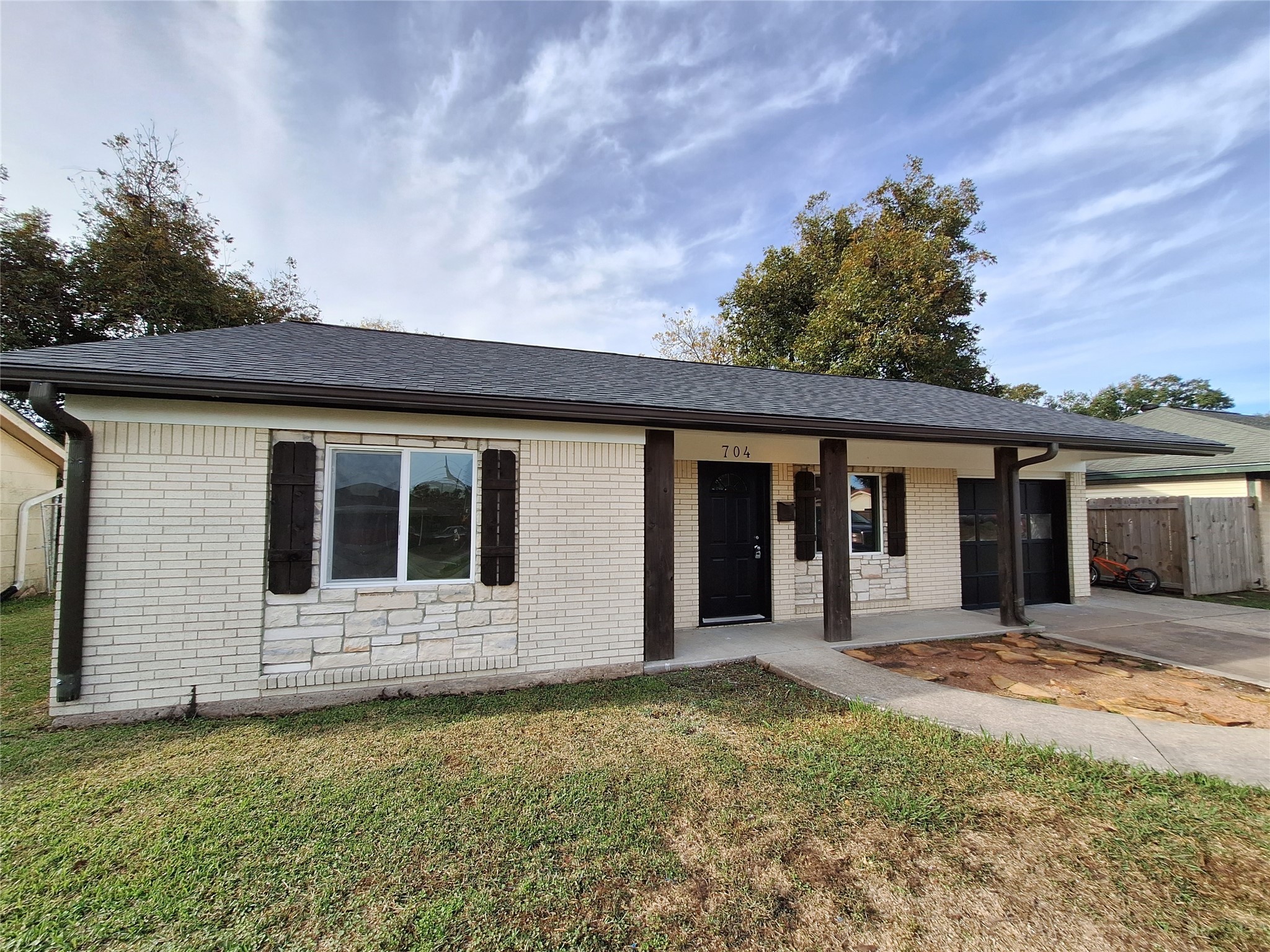 704 S 1st 1/2 Street Nederland TX 77627