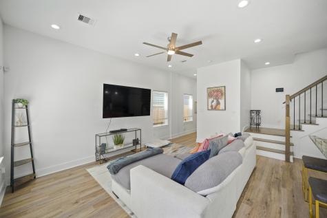 4402 Mckinley Street B Houston TX 77051