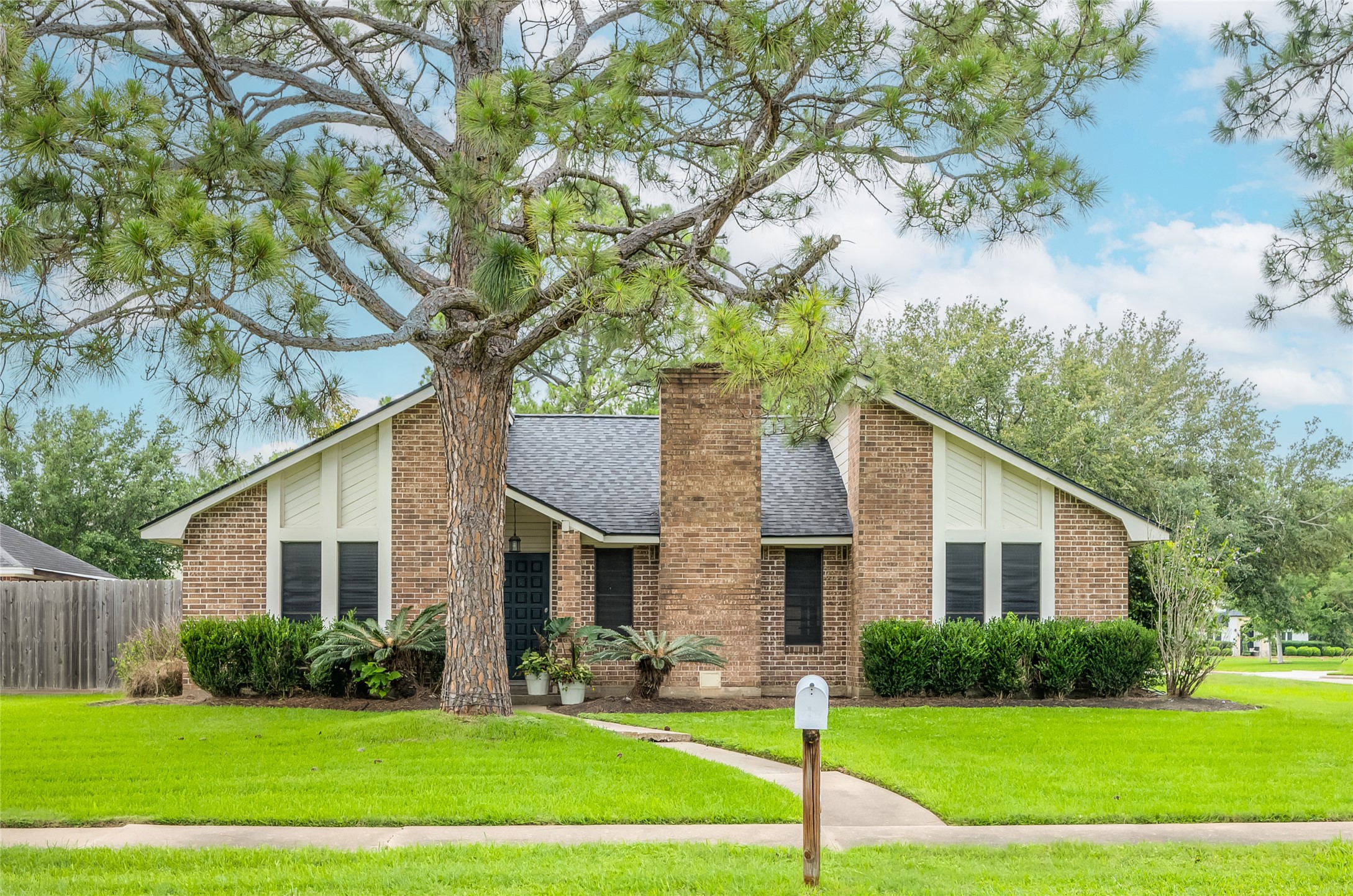 1101 Londonderry Avenue Friendswood TX 77546